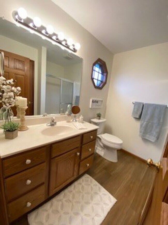 Building Photo - 3 Bedroom/2 Bathroom Home in the Gardens!