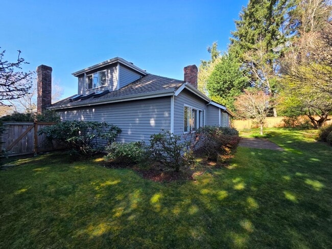 Building Photo - 4Bd/2.5Ba Bellevue House