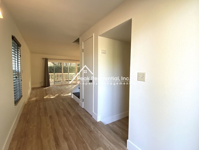 Building Photo - Large 3bd/2.5 Crosswoods Condo with 2 Car ...