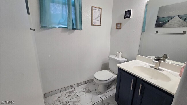 Building Photo - 5205 El Castano Ave