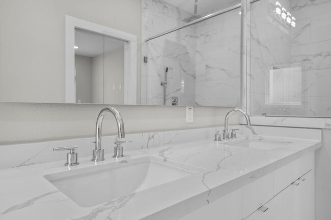 Building Photo - 861 Prosper St