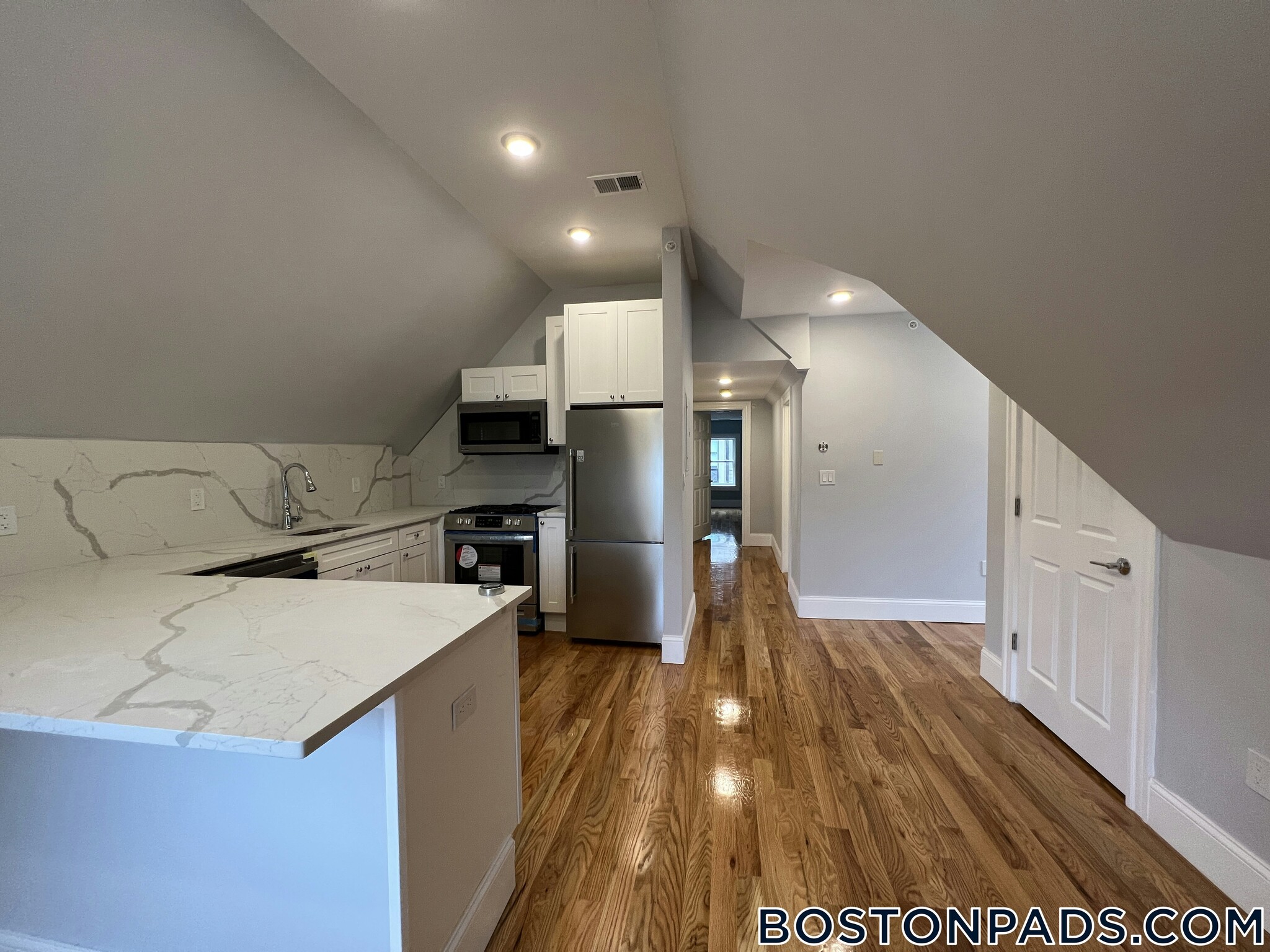 Building Photo - 158 Morrison Ave