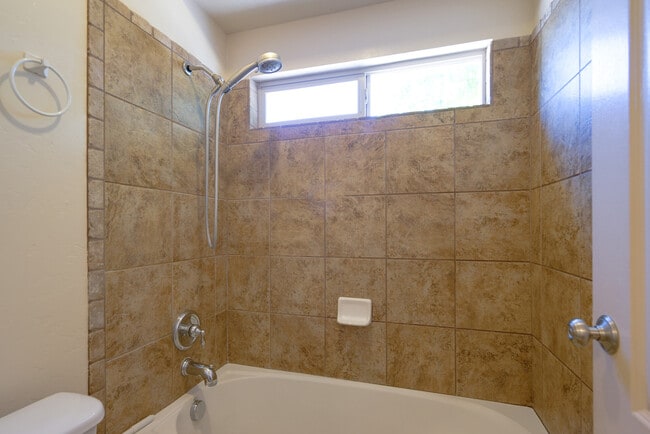 Building Photo - 3 Bedroom Plus Office in The Knolls at Little Valley