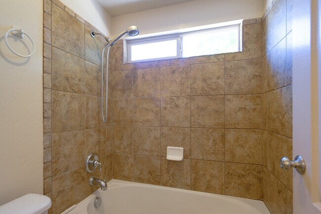 Building Photo - 4 Bedroom in The Knolls at Little Valley