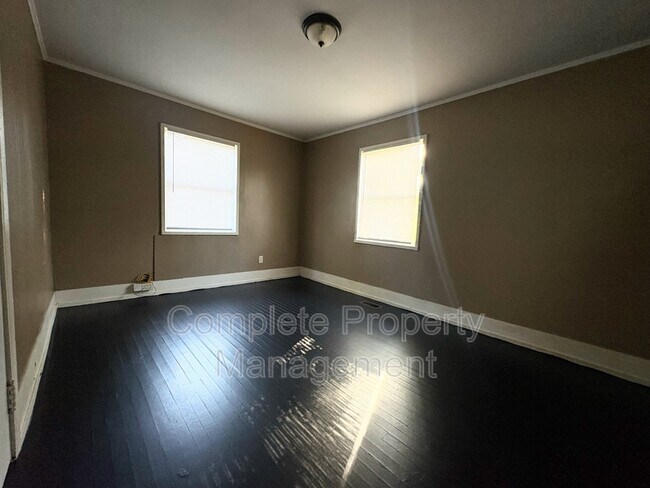 Building Photo - 1252 18th Pl SW