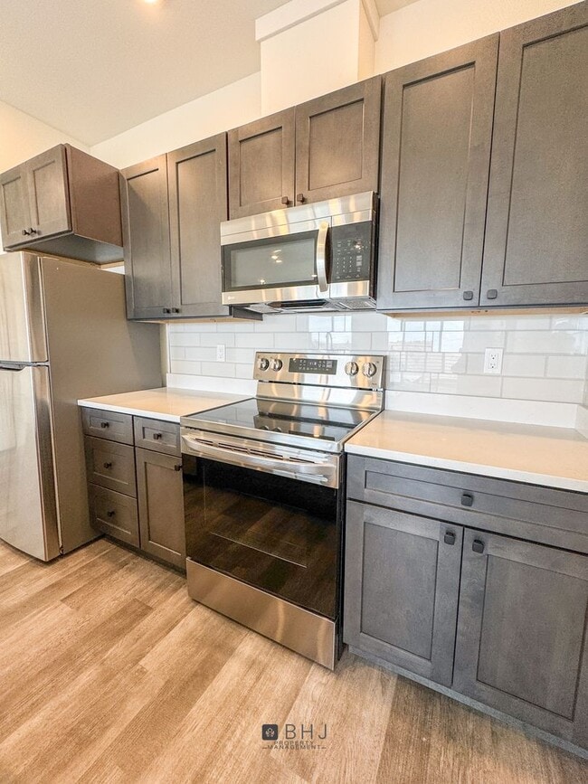 Building Photo - BRAND NEW Pet Friendly 2 bed/ 2 bath apartment!