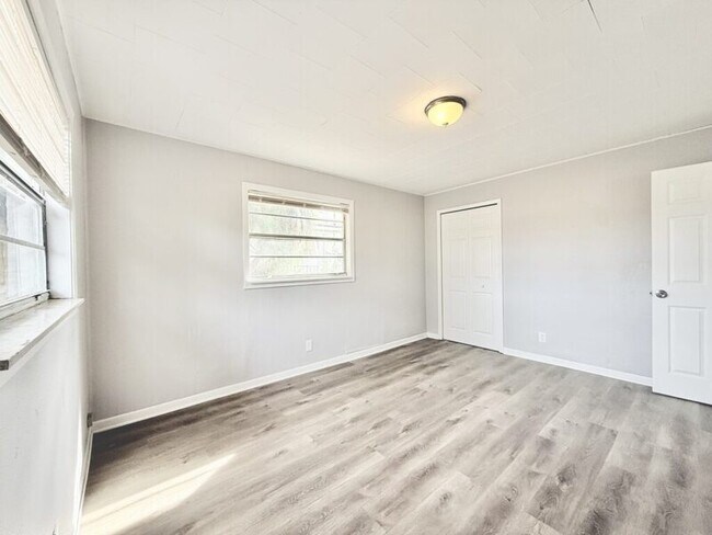 Building Photo - 4327 14th Ave S