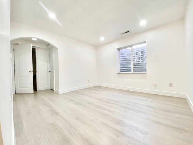 Building Photo - 6238 Contadora Dr