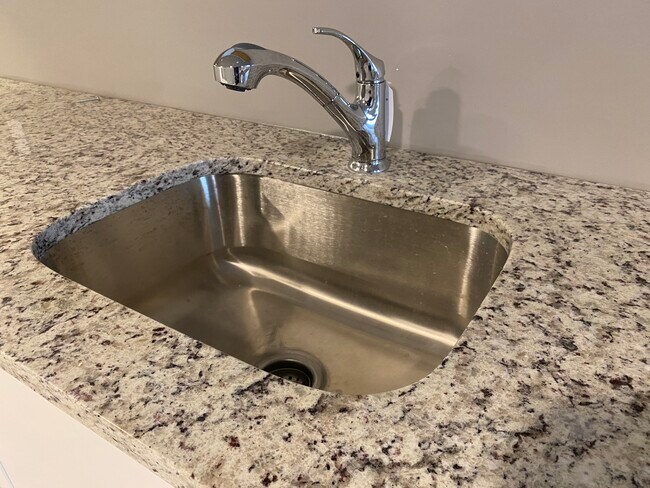 Building Photo - 4932 W Thompson St