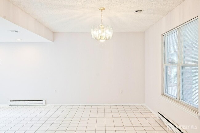 Building Photo - 332 Quinton Dr