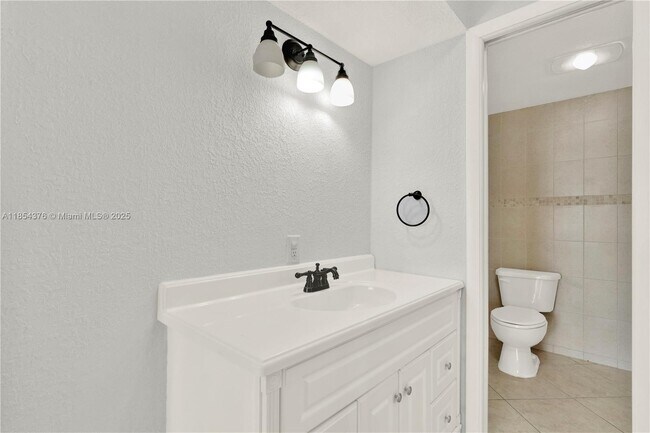 Building Photo - 1335 W 68th St
