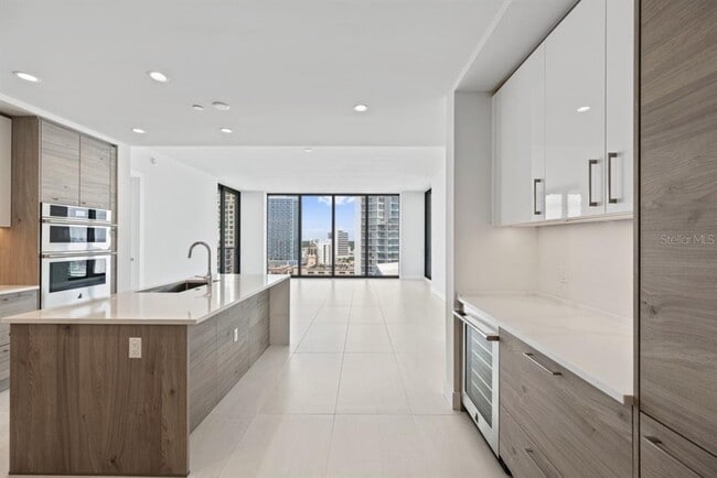 Building Photo - 301 1st St S