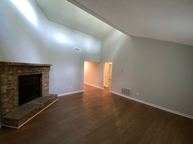 Building Photo - AVAILABLE ON APRIL 1ST 2026!