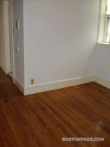 Building Photo - 137 Park Dr