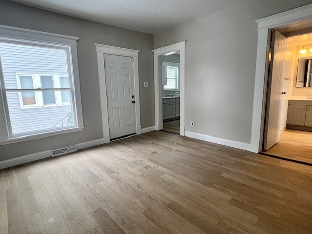 Building Photo - 911 E Washington St