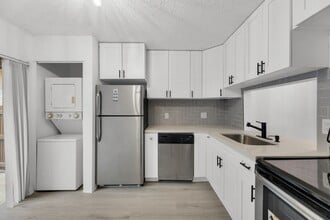 Building Photo - 904 Banks Rd