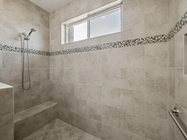 Building Photo - 12115 SW Bennington Cir