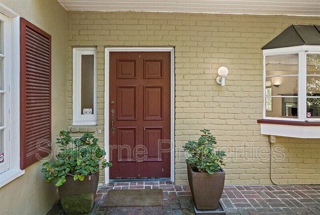 Building Photo - 25 Selborne Dr