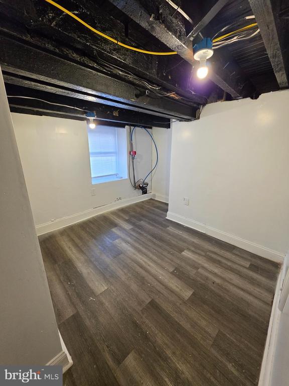 Building Photo - 5723 N Beechwood St