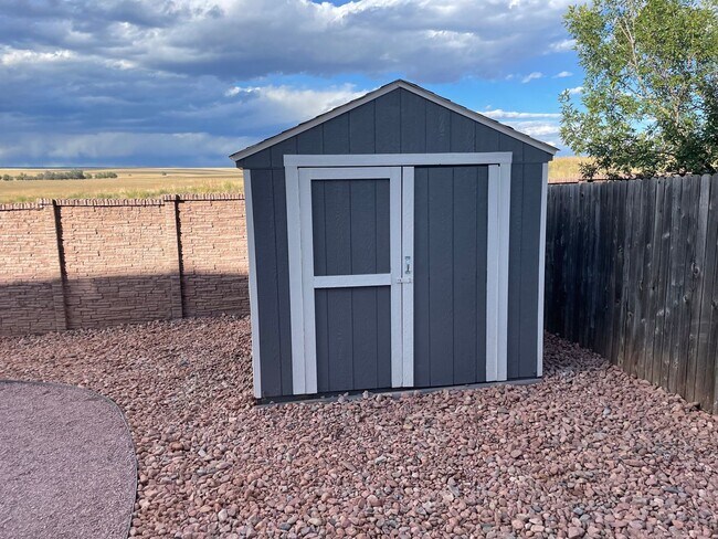 Building Photo - Renovated Home with A/C!