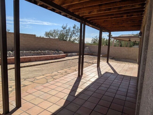 Building Photo - Northwest Beauty 3 Bedroom 3 Bath 2 Car garage