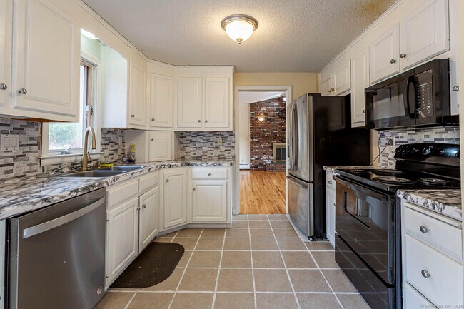 Building Photo - 288 Candlewyck Dr