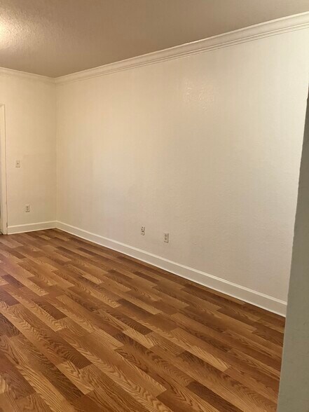 Bedroom - 304 E South St