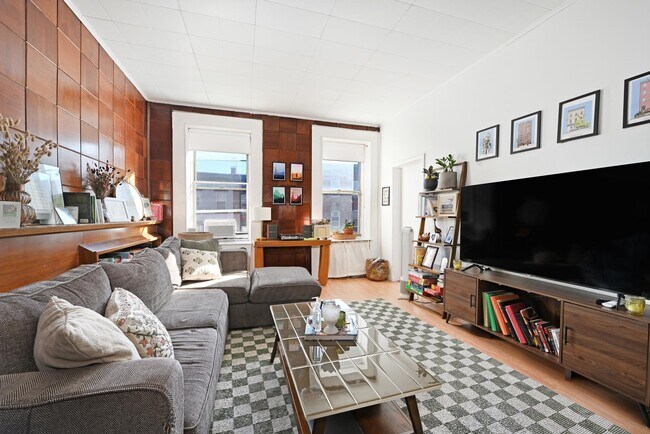 Building Photo - 902 Park Ave