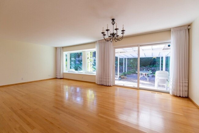 Building Photo - 908 Glennan Dr