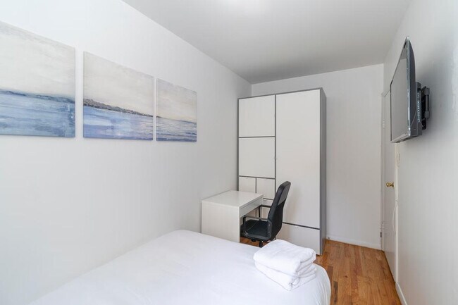 Building Photo - 1819d 2nd Ave