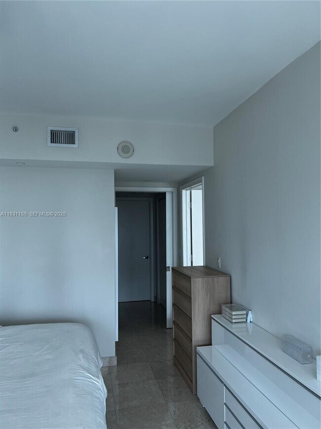 Building Photo - 350 S Miami Ave