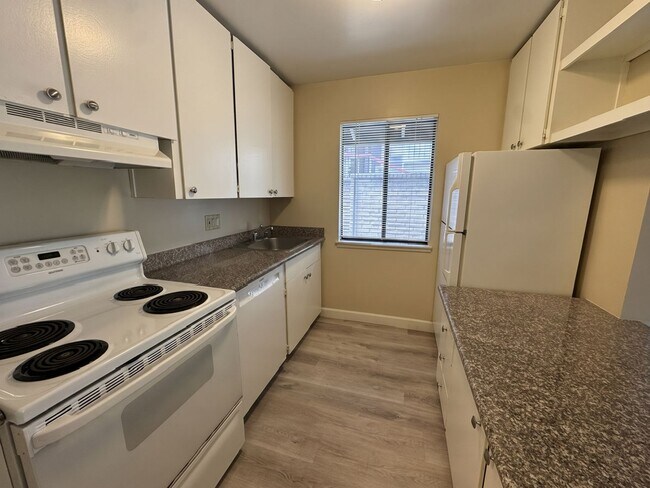 Building Photo - 101 Kinross Dr