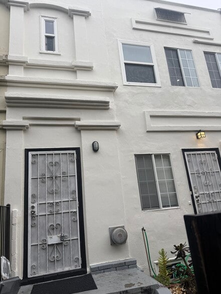 Front of building - 231 Columbia Pl
