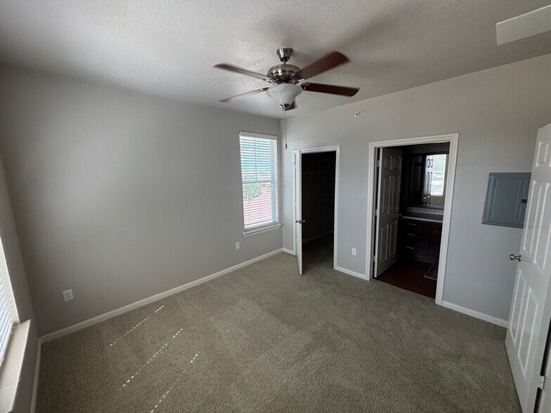 Building Photo - 1811 Medical Pkwy