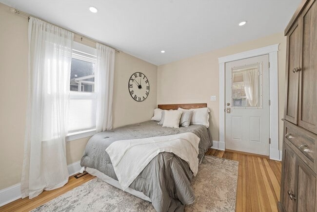 Building Photo - 57 Cook St