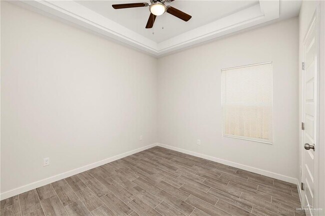 Building Photo - 15 Selena St