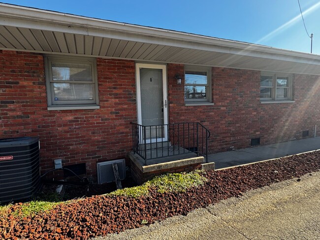 Building Photo - One Bedroom Apartment Downtown Corbin, KY