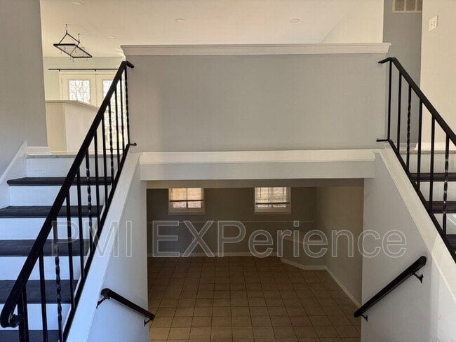 Building Photo - 13417 Queens Ln