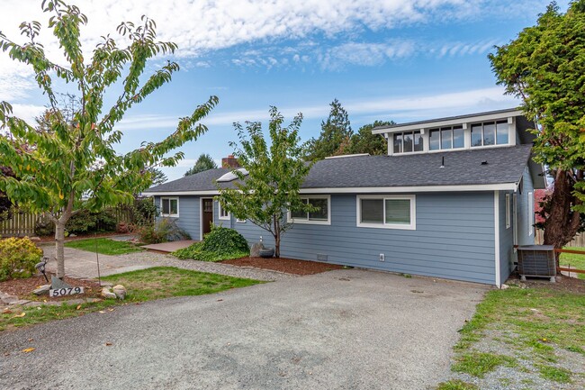 Building Photo - 4 bedroom/2 bath house in Deception Park View