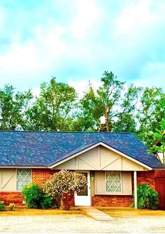 Primary Photo - 200 Bonnie Bell Ln