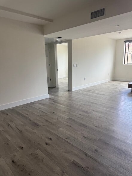 Building Photo - 5923 Laurel Canyon Blvd