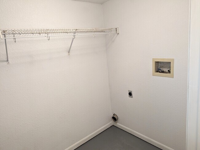 Laundry room - 823 Spring Ct