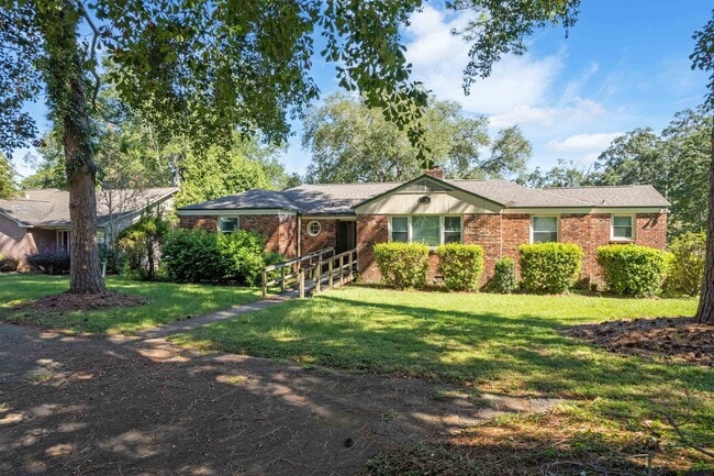 Building Photo - 1605 Akridge Dr