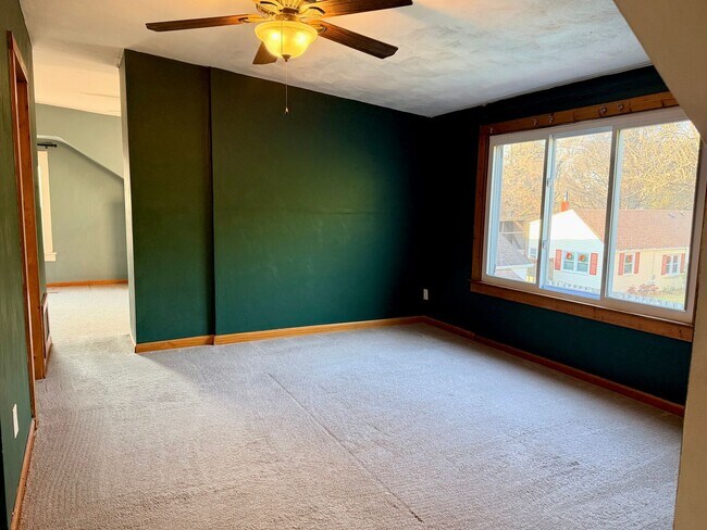 Building Photo - Charming Cape Cod Single Family with inground pool in Norfolk