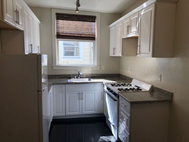 Building Photo - 3155 Broderick St