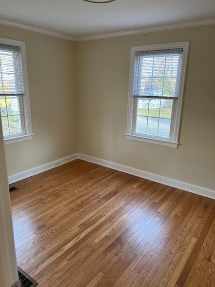 Building Photo - 80 Figlar Ave