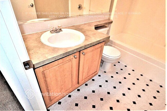 Building Photo - 18009 110th St Ct E