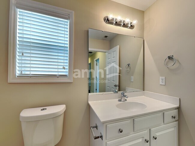 Building Photo - 1308 Silver Dr