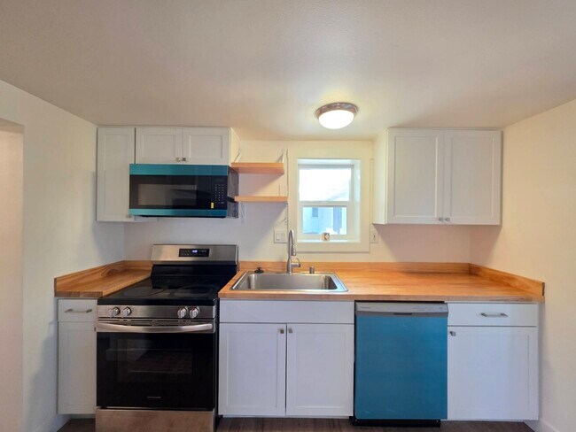 Building Photo - 2021 N Rd 48