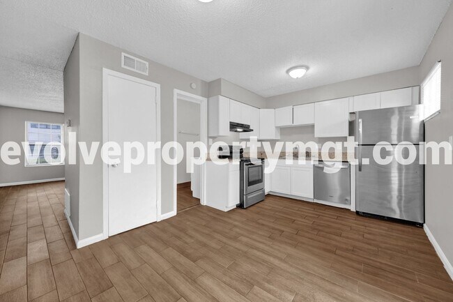Building Photo - 3455 Pruett Ct